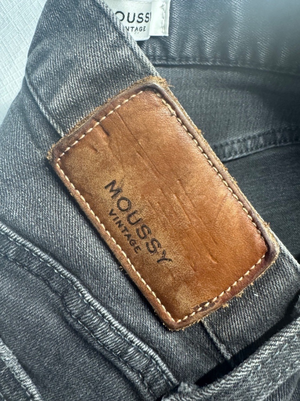 Moussy Black Washed Cropped Ankle Jeans with Distressed Knee size 26